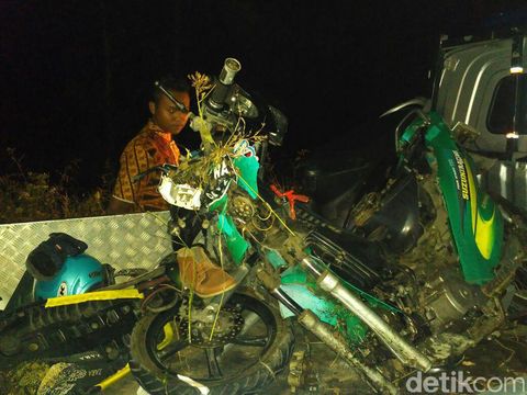 Dua motor ringsek/