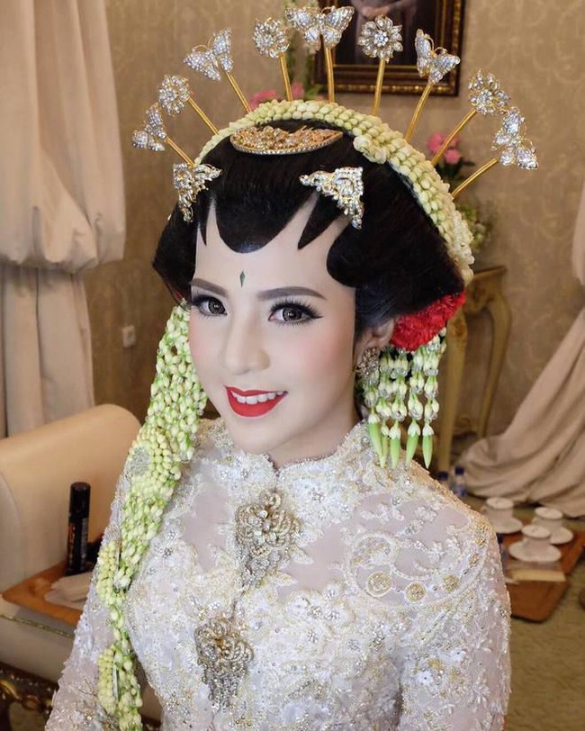 Kartika Soekarwo merupakan putri bungsu Gubernur Jawa Timur Soekarwo. Foto: dok. Instagram