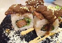 Sambal Hingga Gudeg, Bisa Lho Jadi Paduan Sushi dengan Rasa Lokal!