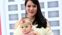 Cantiknya Alice Norin dan Baby Alita. Foto: Palevi S/detikHOT