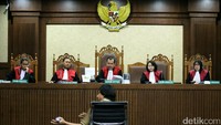 Selama pemeriksaan di KPK, Fahd mengaku kooperatif dan mengakui kesalahannya. Fahd juga mengaku sejak awal berniat mengembalikan uang korupsi yang diterimanya dari kasus korupsi Alquran.