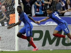 Presiden Barca Masih Percaya Dembele Lebih Baik daripada Mbappe
