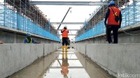 Progres pembangunan Light Rail transit (LRT) Palembang telah mecapai 55 persen.
