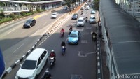 Pemprov DKI akan mempertimbangkan pemberlakuan pelarangan sepeda motor bila semua infrastruktur telah siap.