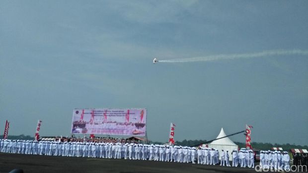 Atraksi Pesawat Cessna Pukau Warga di Wisuda Perwira 