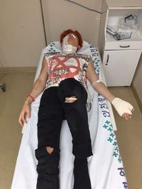 Kiseop U-KISS terbaring di rumah sakit gara-gara terkena ledakan.