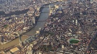 Tidak hanya di alam, Ash juga memotret keindahan kota besar dari udara. Ini potret London dari balik kokpit (@ashthepilot_/Instagram)