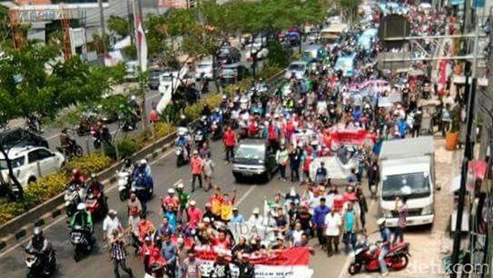 Ada Demo Tolak Sistem Satu Arah di Kantor Walkot Depok, Lalin Macet