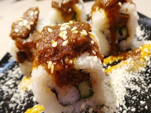 Sambal Hingga Gudeg, Bisa Lho Jadi Paduan Sushi dengan Rasa Lokal!