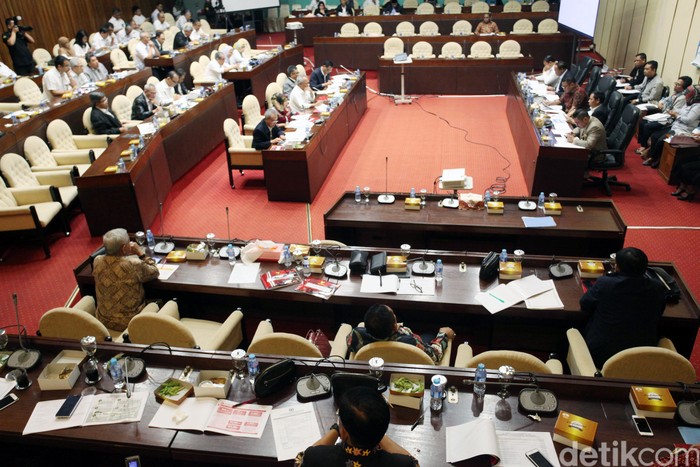 PDIP Minta Menhub Hentikan Operasi Kereta Api di Sumbar