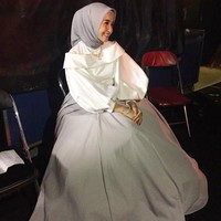 Dan prediksi lainnya melihat gaun yang dipakai Laudya Cynthia Bella saat ini. Ia memilih karya Andreas Odang untuk memberikan kesan feminin dan glamour. Foto: Dok. Instagram @laudyacynthiabella