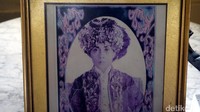 Pernah ada tim peneliti dari AS yang penasaran dengan rambut mahkota sultan. Setelah sampel dibawa ke Amerika untuk diteliti, hasilnya begitu mengejutkan. Sampel rambut mahkota ternyata bukan berasal dari manusia atau pun hewan, tidak teridentifikasi (Wahyu/detikTravel)