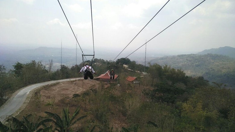 Foto: Flying Fox Mertelu terletak di kawasan Green Village Gedangsari, Gunungkidul (Usman Hadi/detikTravel) Foto: Flying Fox Mertelu terletak di kawasan Green Village Gedangsari, Gunungkidul (Usman Hadi/detikTravel)