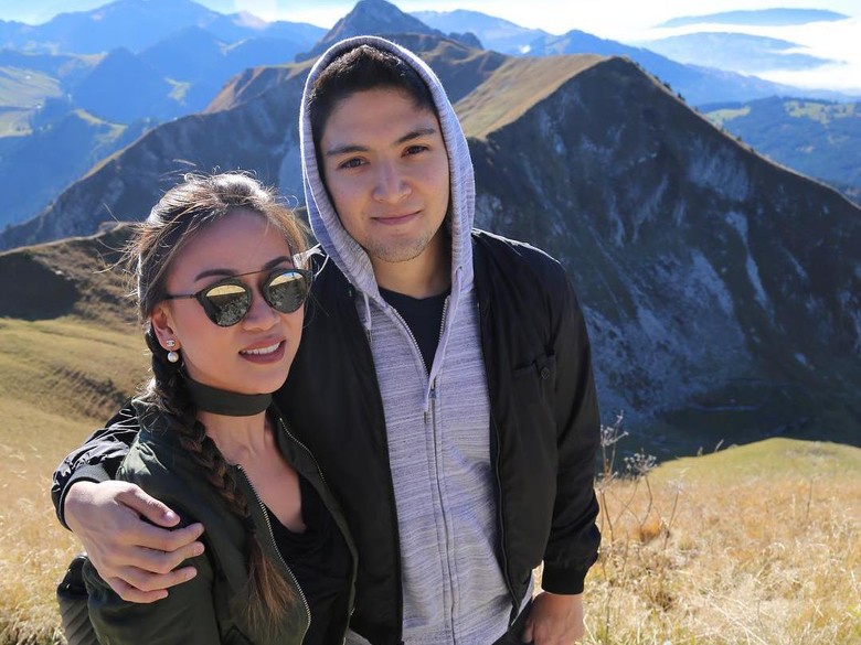 Cucu Ganteng Soeharto Lamar Pacar dengan Romantis di California Cucu Ganteng Soeharto Lamar Pacar dengan Romantis di California