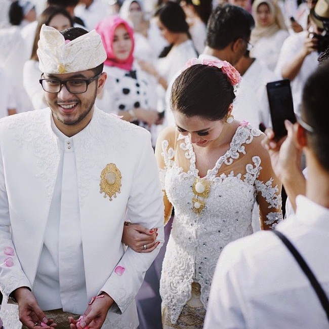Kebaya pengantin Revalina S. Temat. Foto: Dok. Instagram
