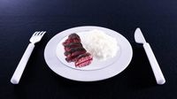 Alat Makan dengan Cermin Ini Bisa Bantu Makan Lebih Sedikit
