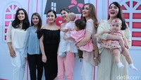 Ini dia deretan mama-mama muda yang bikin melek hari ini. (Foto: Mama Muda (Hanif Hawari/detikHOT)