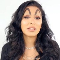 Alis McDonalds memang dibentuk mirip seperti logo makanan cepat saji McDonalds. Alis ini turut dipopulerkan oleh Huda Beauty melalui akun Instagramnya. Foto: Instagram/@hudabeauty