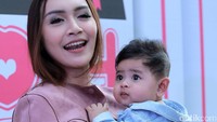 Wajah Ibrahim, sang putra yang bikin gemas.