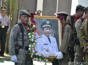 Ribuan Pelayat Datangi Rumah Duka Wali Kota Pekalongan