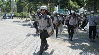 Penutupan jalan dari kendaraan dilakukan di Simpang Empat Banar atau Simpang Masjid Kubah Kuning (Pertiwi/detikcom)