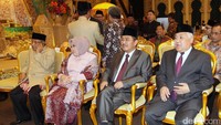 Din Syamsuddin dan Jimly Asshiddiqie duduk bersama.