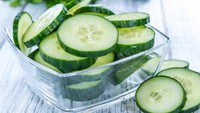 Mentimun tinggi kandungan air sehingga mampu menghidrasi kulit. Vitamin dan mineral di dalamnya juga bantu cerahkan kulit dari dalam. Foto: Istimewa