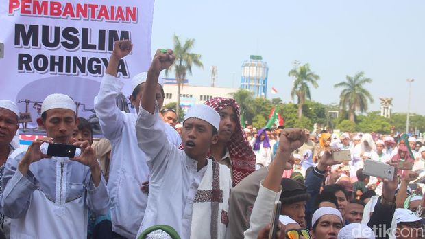 Warga Tegal Gelar Aksi Penggalangan Dana untuk Rohingya