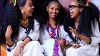 Tidak jarang dari mereka juga melakukan kepang rambut dan ditata dengan cantik. Coba lihat, manis banget kan? (Instagram/ethiopian_girls)