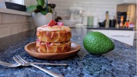  Dibuat dari campuran buah alpukat, rhubarb butterscoth cake versi mini ini terlihat imut dengan riasan sederhana namun tetap menarik. Foto: Istimewa