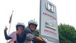 Pasangan Ini Bulan Madu Naik Honda Supra ke-24 Negara