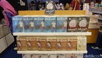 Buku-buku Pidi Baiq juga diminati publik.  Foto: Tia Agnes/ detikHOT