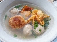 Ada Ayam Besengek dan Bakwan Malang Rasa Autentik di Resto Homey Ini