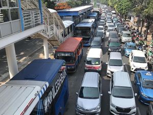 Warga DKI Habiskan Waktu 1 Jam 8 Menit Gara-gara Terjebak Macet