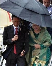 5 Pelajaran Cinta dari Momen Mesra Jokowi dan Iriana yang Romantis