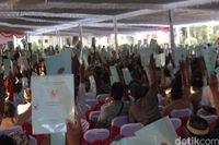 Jokowi Bagi Sertifikat Tanah