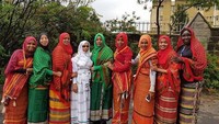 Beberapa wanita Muslim di Ethiopia juga banyak yang mengenakan jilbab dengan nuansa Afrika: bewarna cerah dan ornamen khas (Instagram/ethiopian_girls)