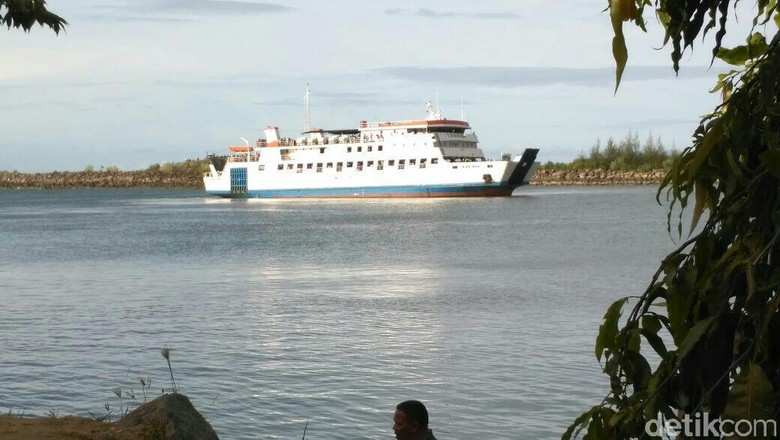 Kapal Penumpang ke Sabang Kandas saat Keluar Pelabuhan Kapal Penumpang ke Sabang Kandas saat Keluar Pelabuhan
