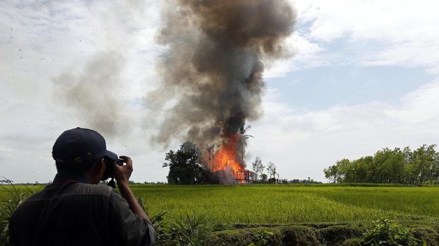 Kesaksian wartawan BBC di Rakhine: 'Saya melihat desa Muslim sengaja dibakar'