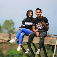 Adirsti Dyah adalah istri dari pesepakbola Hendro Siswanto. yang saat ini bermain di klub Arema Indonesia dan juga bermain di Liga Prima Indonesia. Foto: Instagram