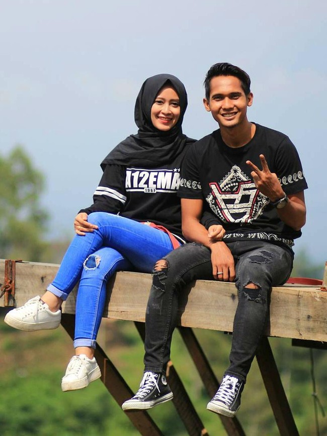 Adirsti Dyah adalah istri dari pesepakbola Hendro Siswanto. yang saat ini bermain di klub Arema Indonesia dan juga bermain di Liga Prima Indonesia. Foto: Instagram