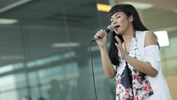 Dalam proses penulisan lagu ini, penyanyi asal Bandung ini mengaku dibantuk oleh Handy Soulvibe dan Asta ‘RAN’. Foto: Asep Syaifullah/detikHOT