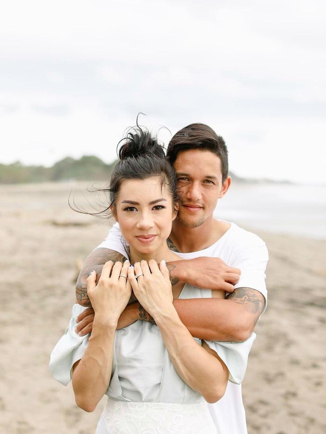 Jennifer Bachdim ini merupakan istri dari pesepakbola Irfan Bachdim yang saat ini bermain di klub Bali United F.C dan juga timnas Indonesia. Foto: Instagram
