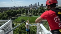 Pada bulan Juli lalu di Kota London terlah dibuka flying fox di Archbishops Park itu. Inilah flying fox terbesar dan tercepat di dunia yang terletak di pusat kota (Dok. CNN Travel)