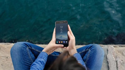 Aksi Galaxy C8 yang Menggoda