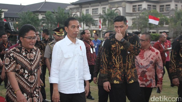 Jokowi Bagikan 3.500 Sertifikat Tanah di Bali