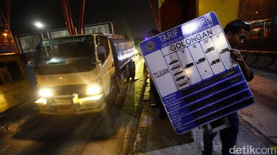 Gerbang Tol Cibubur Utama Resmi Dibongkar