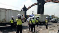 Penjagaan ketat ini terkait dengan rencana aksi Rohingya siang nanti (Bagus Kurniawan/detikcom)