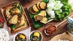 Enaknya Makan Siang Ramai-ramai Menyantap Nasi Liwet Sundaan Di Sini