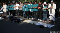 Massa salat berjamaah.
